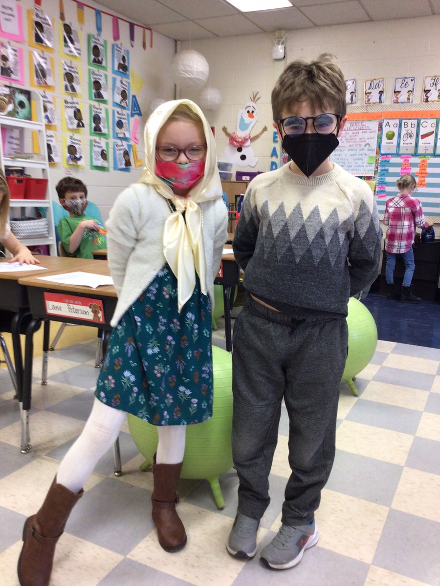 MissGallagher5's tweet photo. Happy 100th day of school from our 100 year old second graders! #dg58pride #dg58learns https://t.co/sUQggBFLer