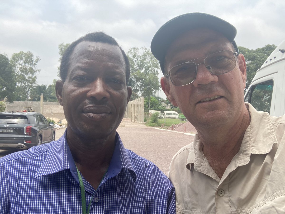 NoTillBill's tweet photo. Met Tito today - he had never heard of no-till farming and I told him that without lime his 200 ha would struggle. He agreed &amp; said he had been losing money with every crop. https://t.co/xBFHGS70Hy