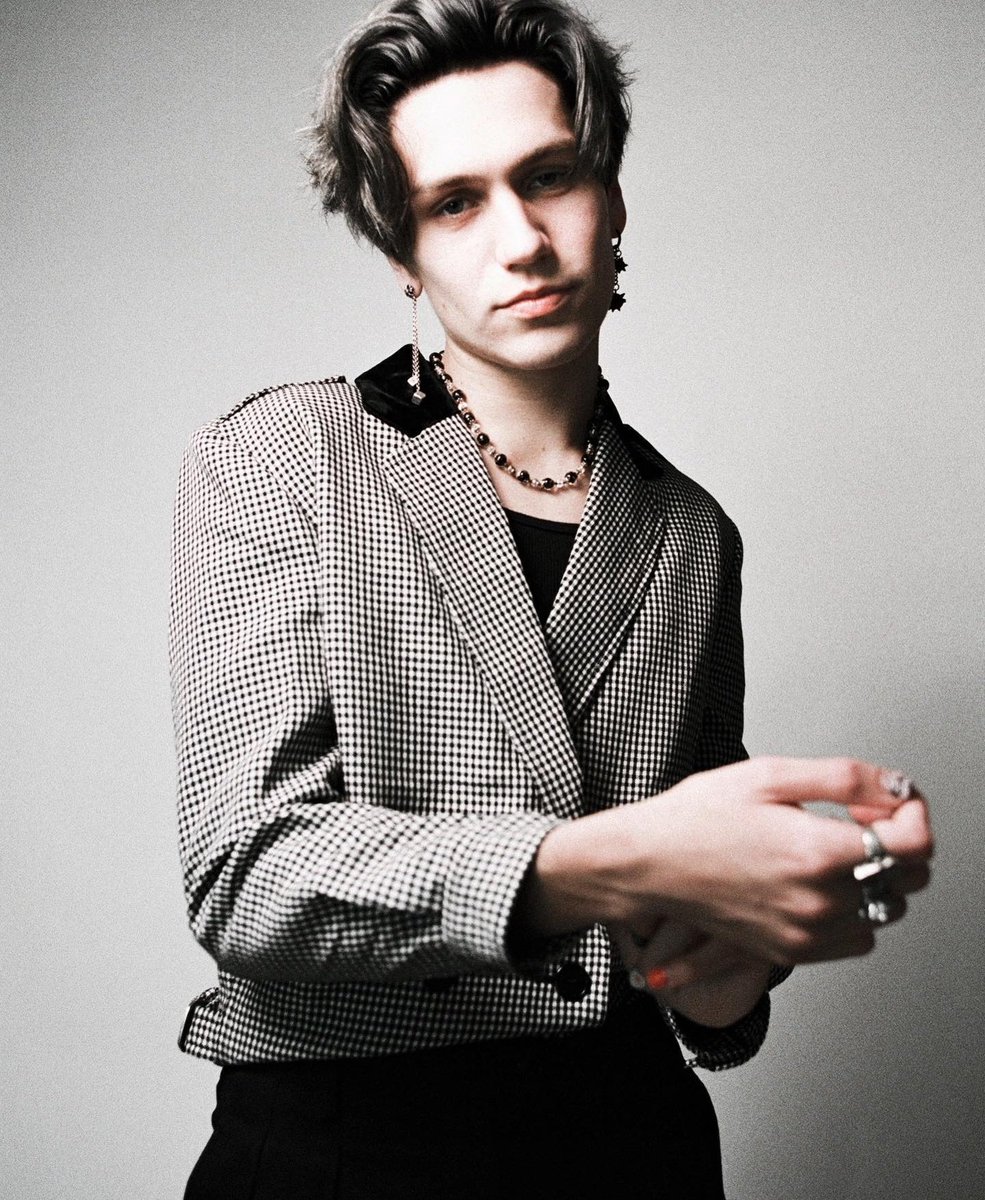 huddysvampire's tweet photo. HE'S SO FINE WTF https://t.co/Z5bQzdhfa8