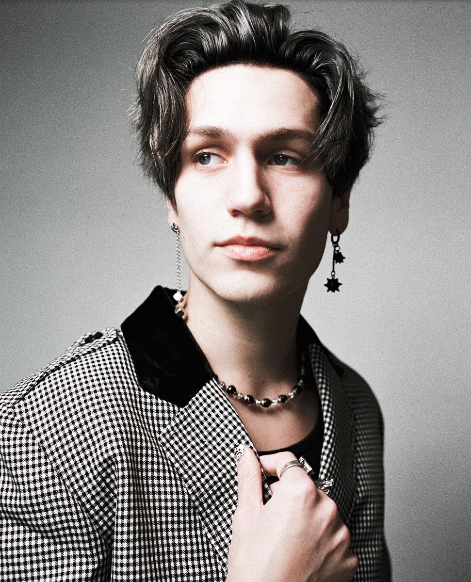 huddysvampire's tweet photo. I'M OBSESSED WITH HIS HAIR https://t.co/qCwChqKNDS