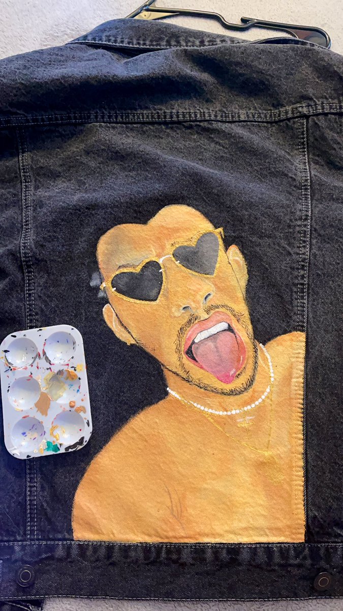 SabsWorld's tweet photo. Day 6: Bad Bunny 👩🏻🎨 #artworkoftheday #attist #BadBunny #custom https://t.co/tIoNhgBOtW