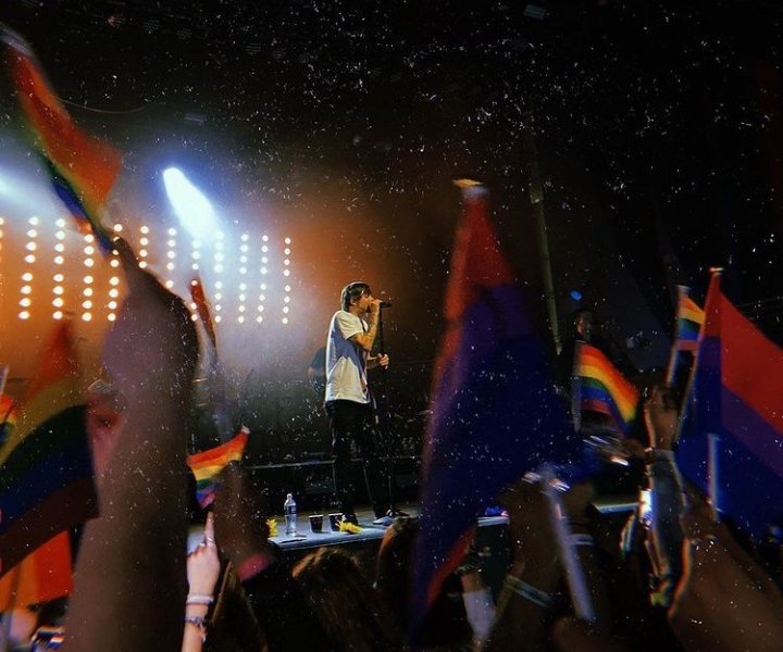 sinnombre_1376's tweet photo. i vote #Louies for #BestFanArmy at the #iHeartAwards︎ 
Porfa nunca dejes de brillar https://t.co/ayK35gKWx9