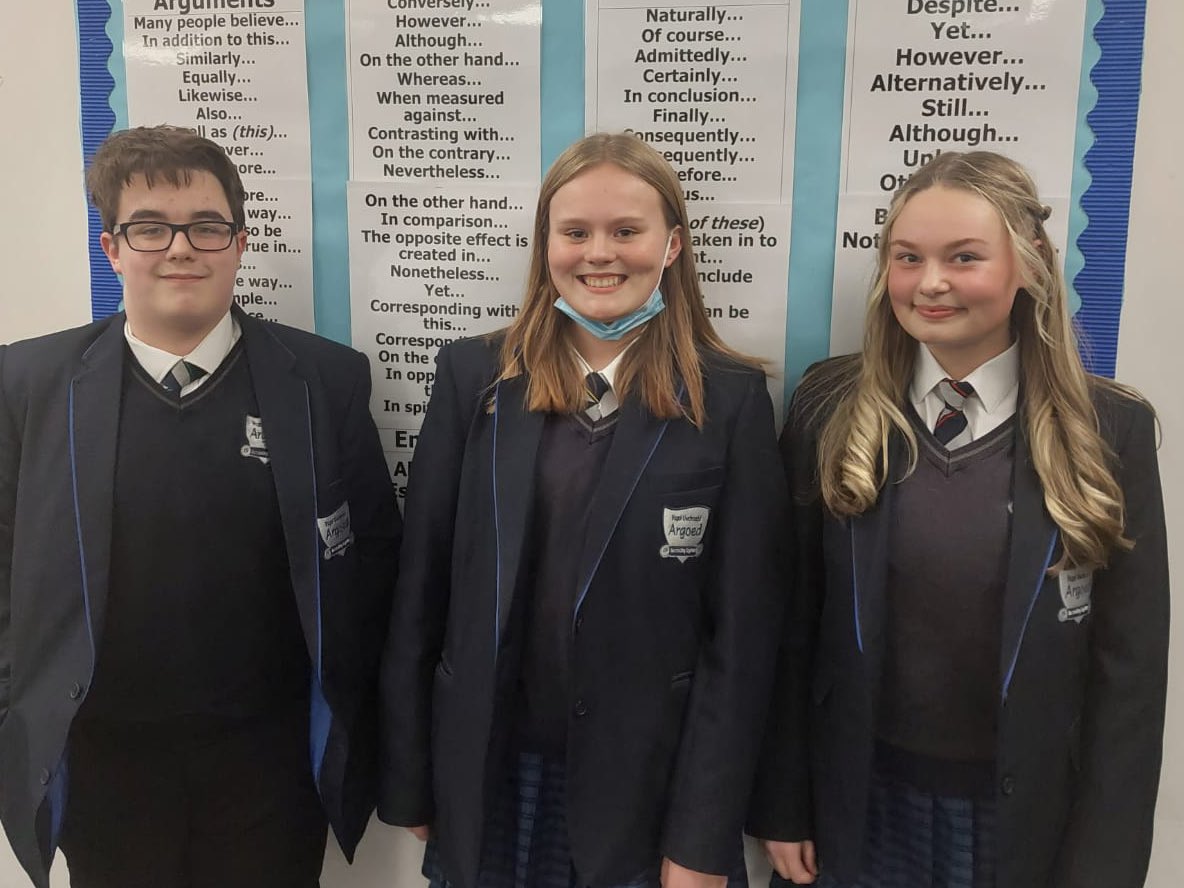 So very proud of this super star public speaking team who have tonight made it through to the 🚨 FINAL 🚨 Da iawn Mr Lofts, Alex, Jess &amp; Amy 🗣 #proudteachers #teamwork #publicspeaking #finalists 👏🏼👏🏼👏🏼👏🏼