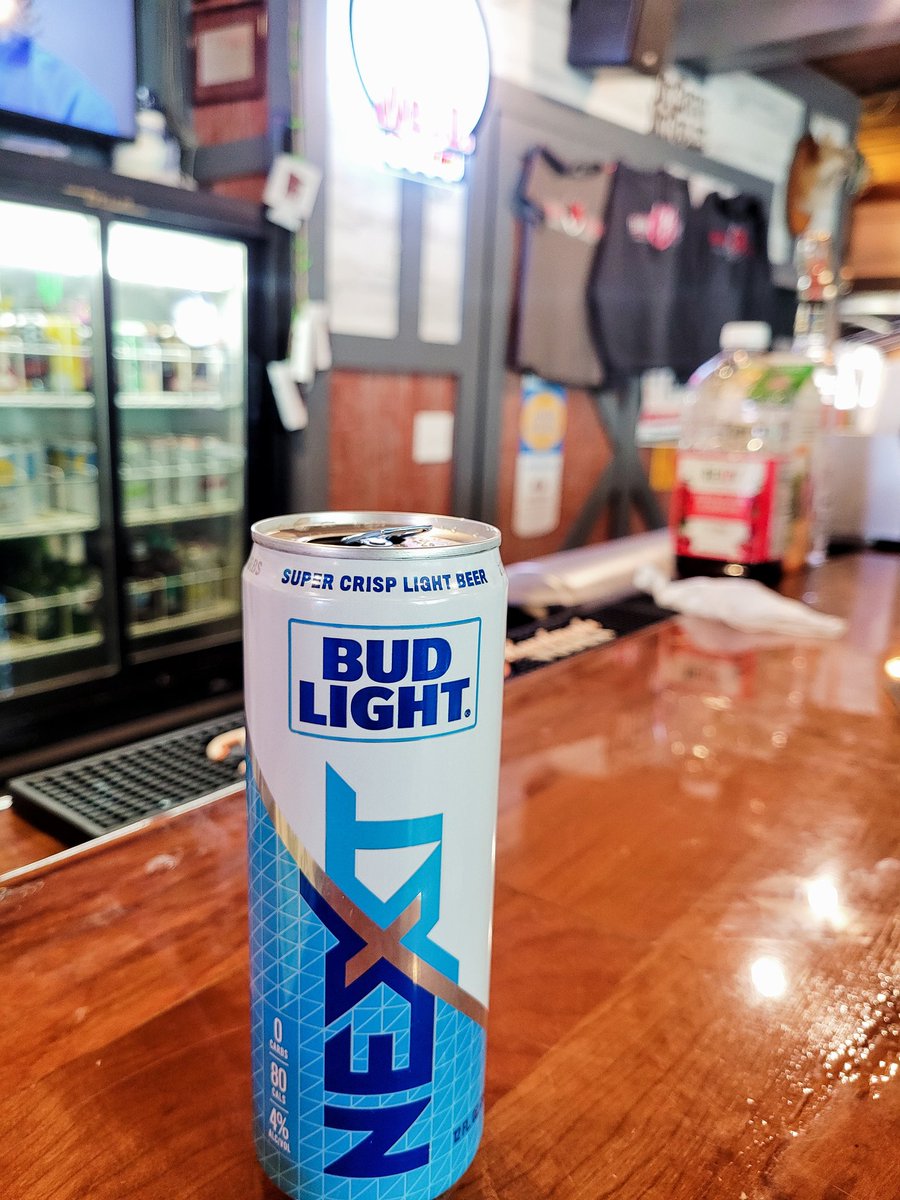 mark_bergstrom's tweet photo. @budlight @RedFox_Tavern 
Stop in for one https://t.co/QTCuyjhrBW
