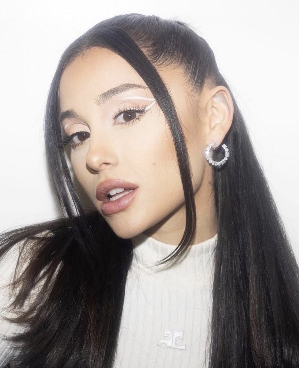 arianafeeds's tweet photo. ariana grande… just wow. https://t.co/qLIIeew0bq