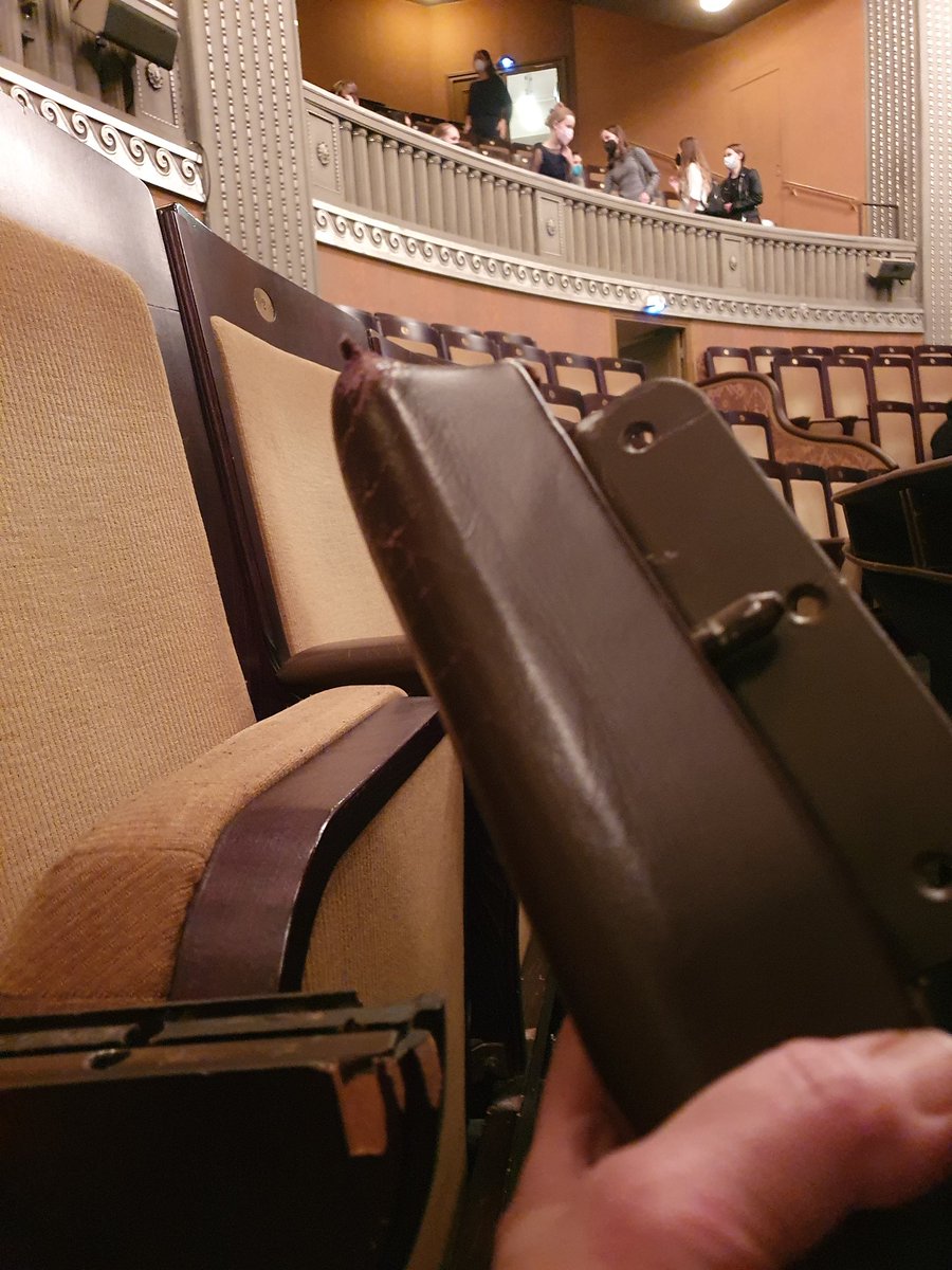 Ulrike Bäuerlein (@schreibster) on Twitter photo Galaabend in der <a href="/oper_stuttgart/">Staatsoper Stuttgart</a>: Dach über dem Kopf, es hat nicht reingeregnet, es lagen Armlehnen als Wurfgeschosse bereit und es war es ein toller Spaß! Geht doch. Wer braucht da schon eine Sanierung? #opernsanierung <a href="/stuttgart_stadt/">Stadt Stuttgart</a> Galaabend in der <a href="/oper_stuttgart/">Staatsoper Stuttgart</a>: Dach über dem Kopf, es hat nicht reingeregnet, es lagen Armlehnen als Wurfgeschosse bereit und es war es ein toller Spaß! Geht doch. Wer braucht da schon eine Sanierung? #opernsanierung <a href="/stuttgart_stadt/">Stadt Stuttgart</a>