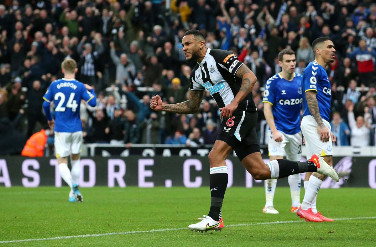 MozoFootball's tweet image. 🏴󠁧󠁢󠁥󠁮󠁧󠁿 Jamaal Lascelles made more interceptions (5), made more clearances (5) and won more defensive aerial duels (4/4) than any other player in the Newcastle vs Everton game. 

Stuck in. 👊 #NEWEVE