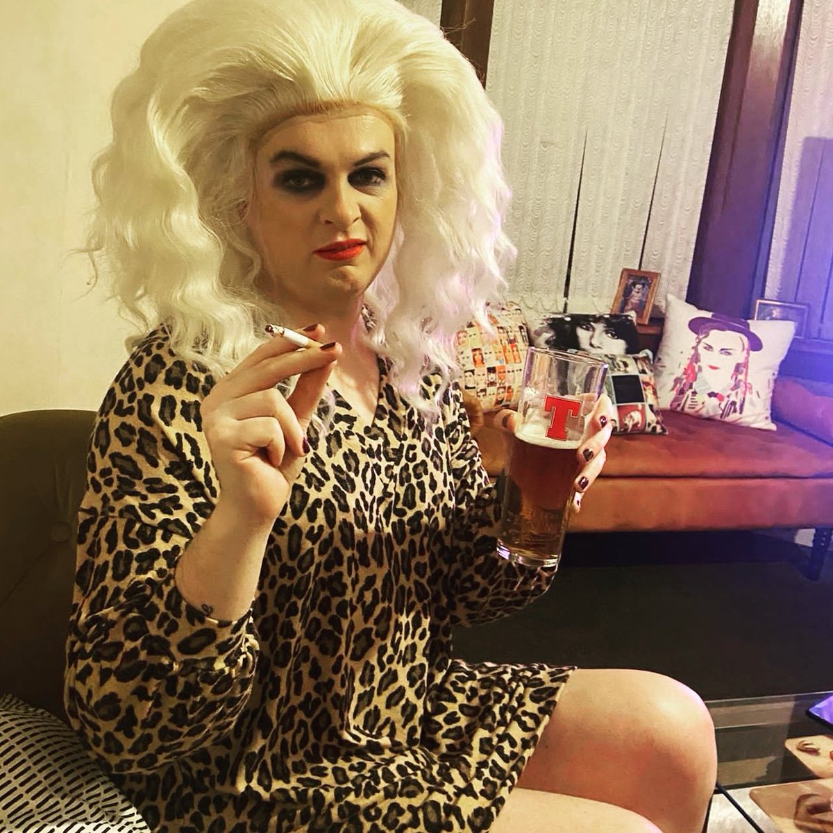 B1gGorgeous's tweet photo. Just a cis gendered biological woman doing a vocal warm-up ❤️🤔 https://t.co/GhuIqUO4DM
