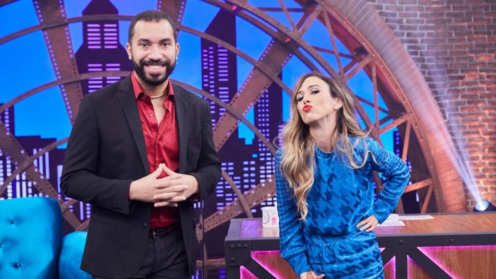 TataWerneck_FC's tweet photo. Nesta quinta feira, Gil do Vigor é o convidado da semana no #LadyNight com @Tatawerneck. Esse episódio promete ser bem alto astral e com muita cachorrada, do jeito que a gente gosta. O programa vai ao ar logo após o BBB, na Globo. https://t.co/qTc8flBSZz