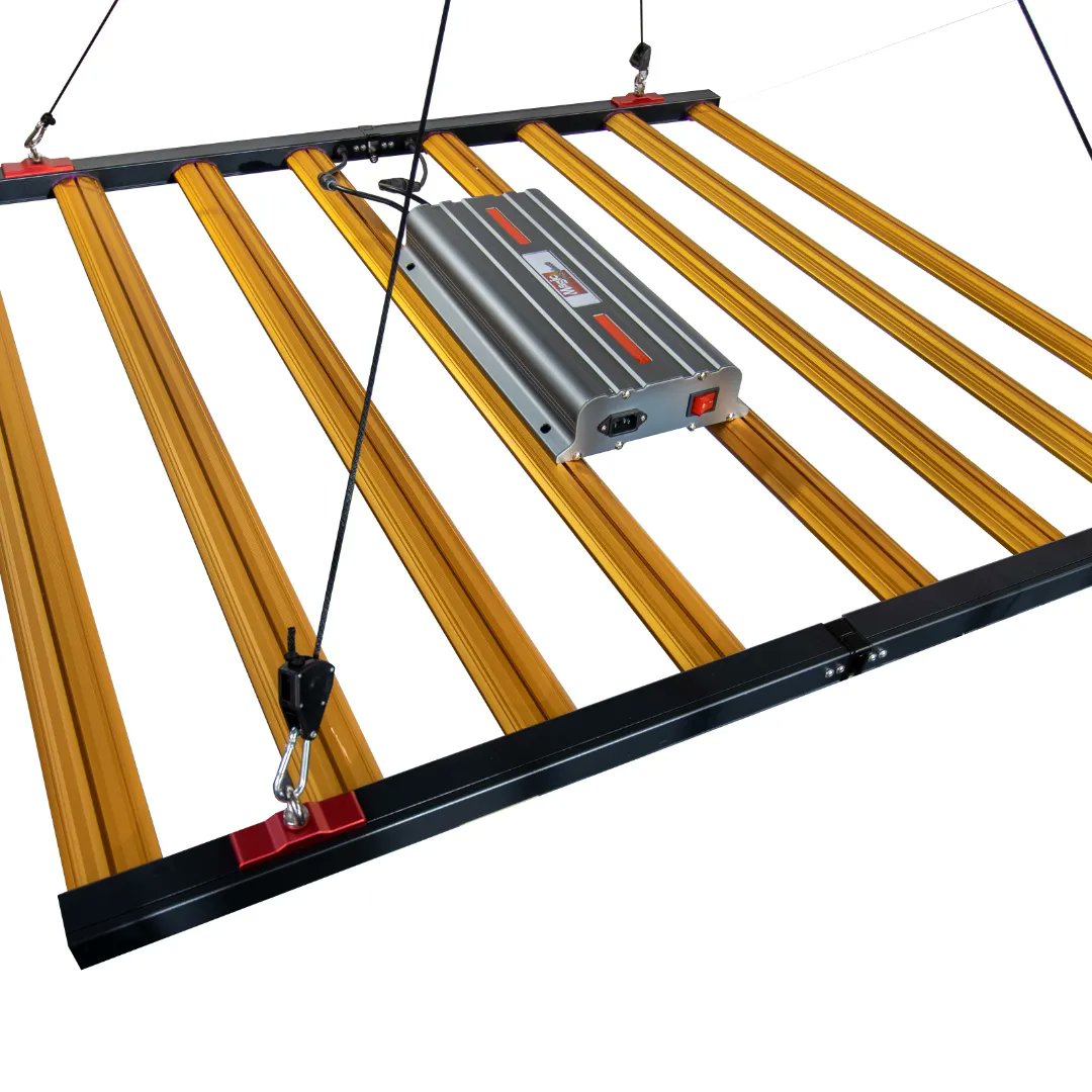 Distri_Paraliar's tweet photo. Tenemos el placer de mostraros la nueva luminaria #magic_led_640w de calidad y precio inigualable, espectro único que consigue mejores y mayores cosechas.
Ven a verlo funcionando y admirar su calidad, diseño y acabados en  @Distri_Paraliar C\González Dávila n°3. https://t.co/2iWuLl6eZ8
