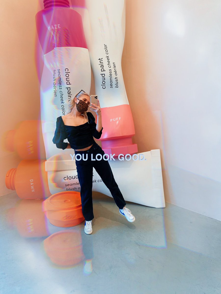 itsiveyasher's tweet photo. 🎶Hopped off the plane at LAX and went straight to @glossier welcomed by the amazing staff I spent all my money 🎶 #glossier #glossieryou https://t.co/4B7jyQwLQU