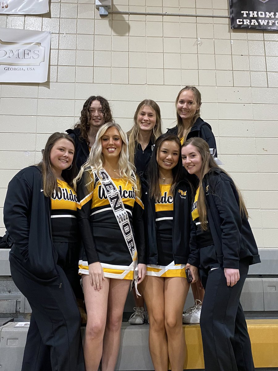 RHHSBballCheer's tweet photo. Here is our one senior with her cheer sisters! #Weloveyou #Gobeamazing #Alwaysawildcat @Amy_LLewis @Raven_A_Clark https://t.co/RTQ8BcNWhA