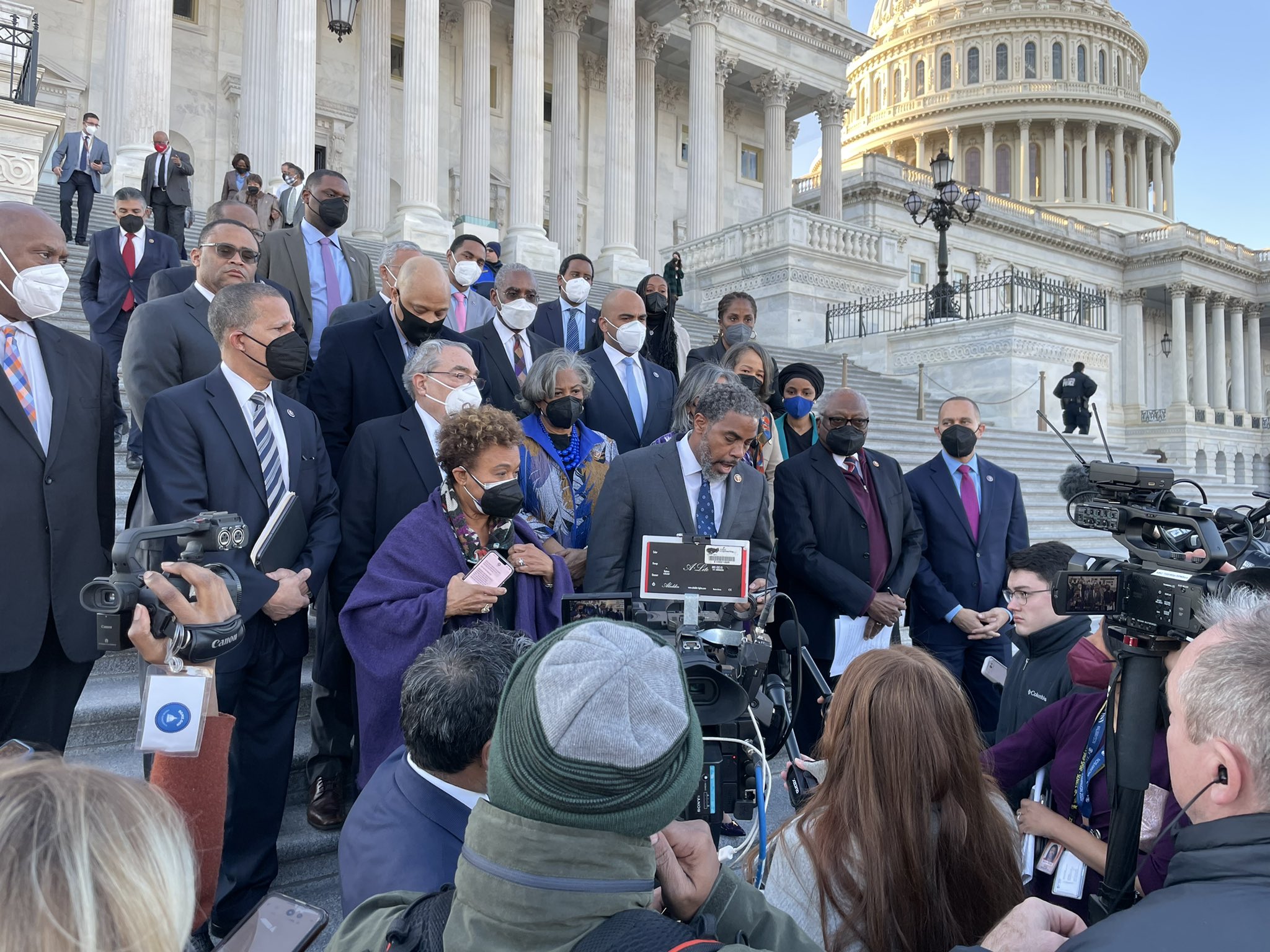 Scott MacFarlane on Twitter: "NOW: Members of Congressional Black