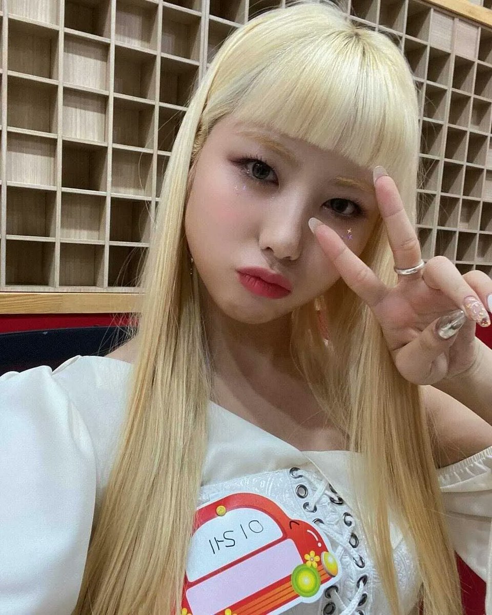PURPLELIPStwt's tweet photo. Claro que no podía perderme el gran #𝕋𝕀ℕ𝕀C𝙳𝙰𝚈1 así que al fin me bañé y hasta me eché perfumito para venir a apoyar a esta talentosísima chica. Estoy segura de que me divertiré mucho con @TINITWrp 
𝓜𝘆𝘀𝘁𝗶𝗰 𝒇𝒂𝒏𝒕𝒂𝒔𝒚•₊˚ #POE 🦊 https://t.co/2gJOs8jKj6