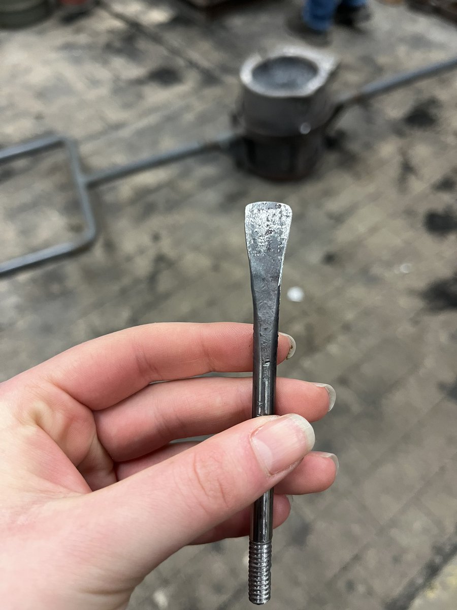 alexa_bars's tweet photo. I’ve decided I’m going to be more active on Twitter so here’s a photo of a screwdriver I made today in my manufacturing metals class using a hammer and anvil. This goes to show that getting a mechanical engineering is not just acing exams. https://t.co/jYs7mEwRBT