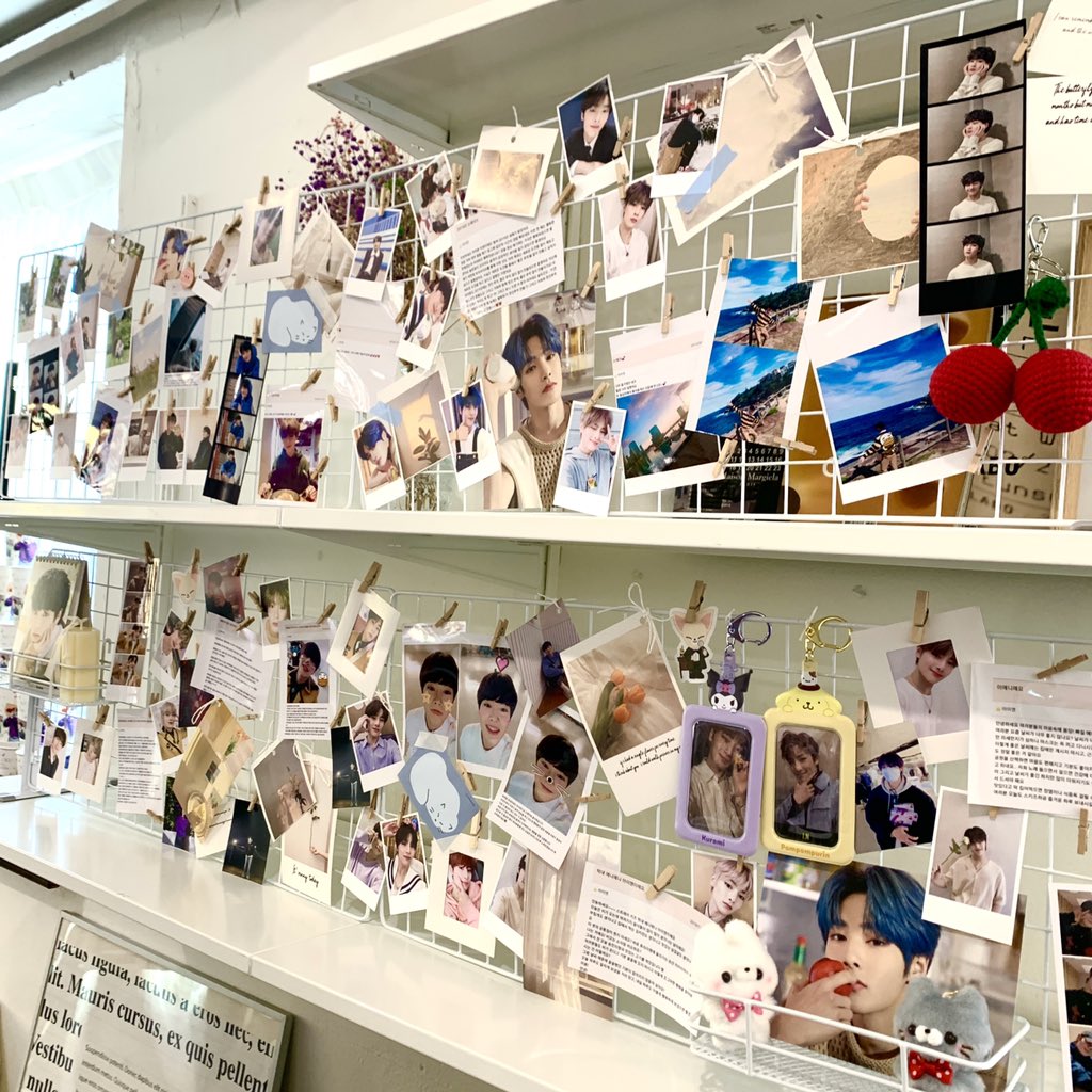 lookslikeazure's tweet photo. 🧷카페 위밋데얼

내부는 흰색으로 인테리어 되어있었고 전신거울도 있어서 사진찍기에 좋았음. 폴라 꾸미기 이벤트도 있었구 아기자기하게 장식되어있어서 괜찮았음. 크기는 보통 개인카페 크기 정도였고 담아주는 커피 보틀이 이뻤음ღ https://t.co/Y2TJqczbhR