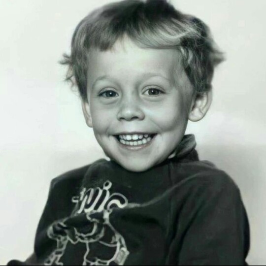 Hoje é o niver do amorzinho da minha vida, o dono do sorriso mais encantador HAPPY BIRTHDAY TOM HIDDLESTON 