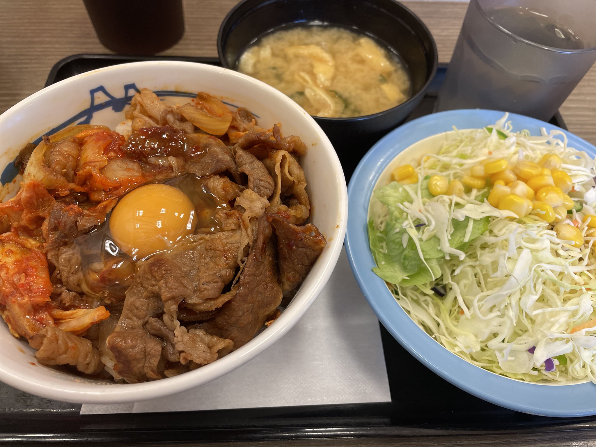 公式 松屋 お昼です 肉の日です 焼キムチ牛めしと生野菜生玉子です バランスちょうど良い感じ W そして この後2時9分 ちょっとした告知します お楽しみに ฅ W ฅ 松屋 ハードルは上げません T Co Fvqga3xjzo Twitter