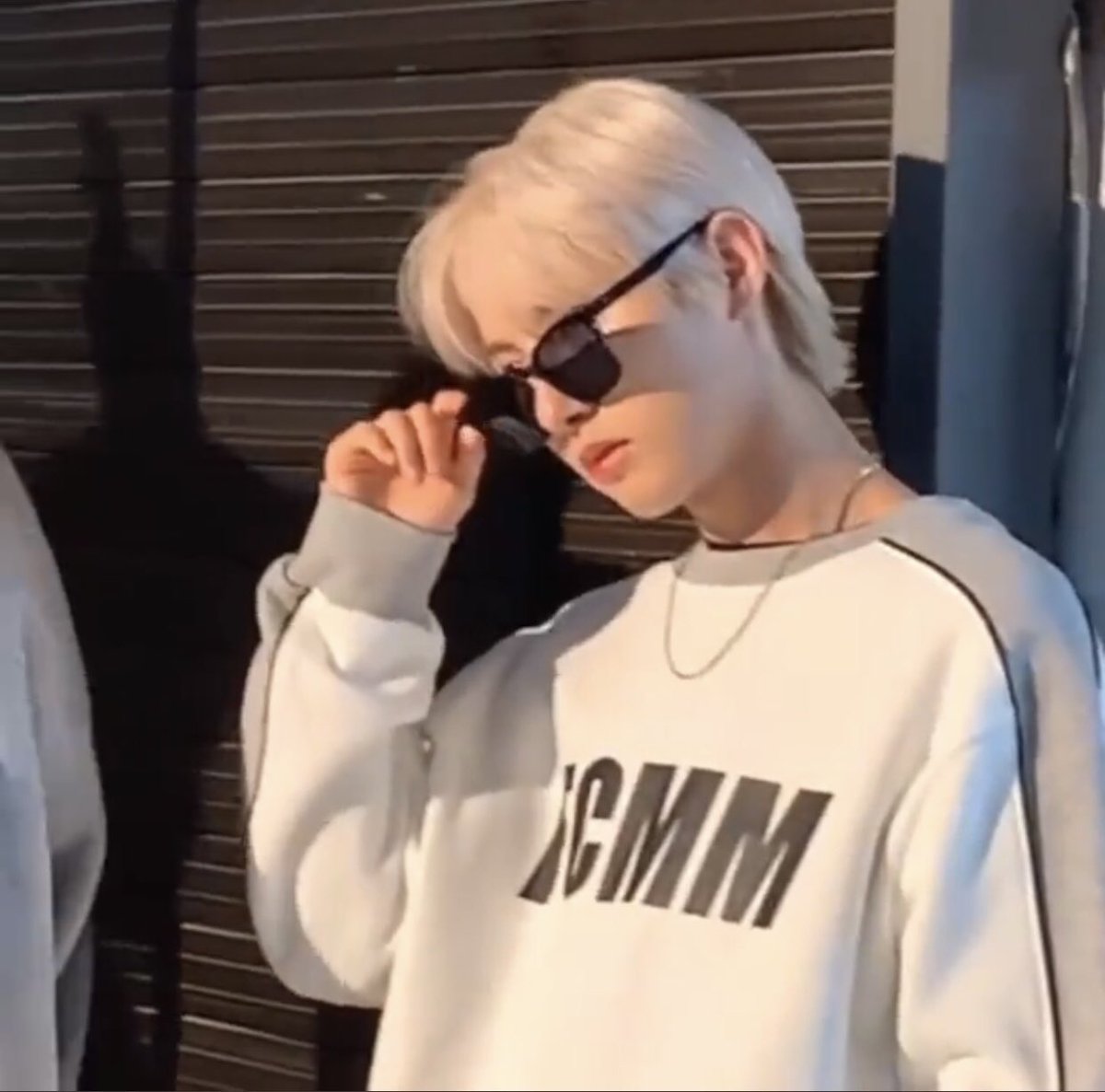 อย่าจับแว่น มันหล่อ