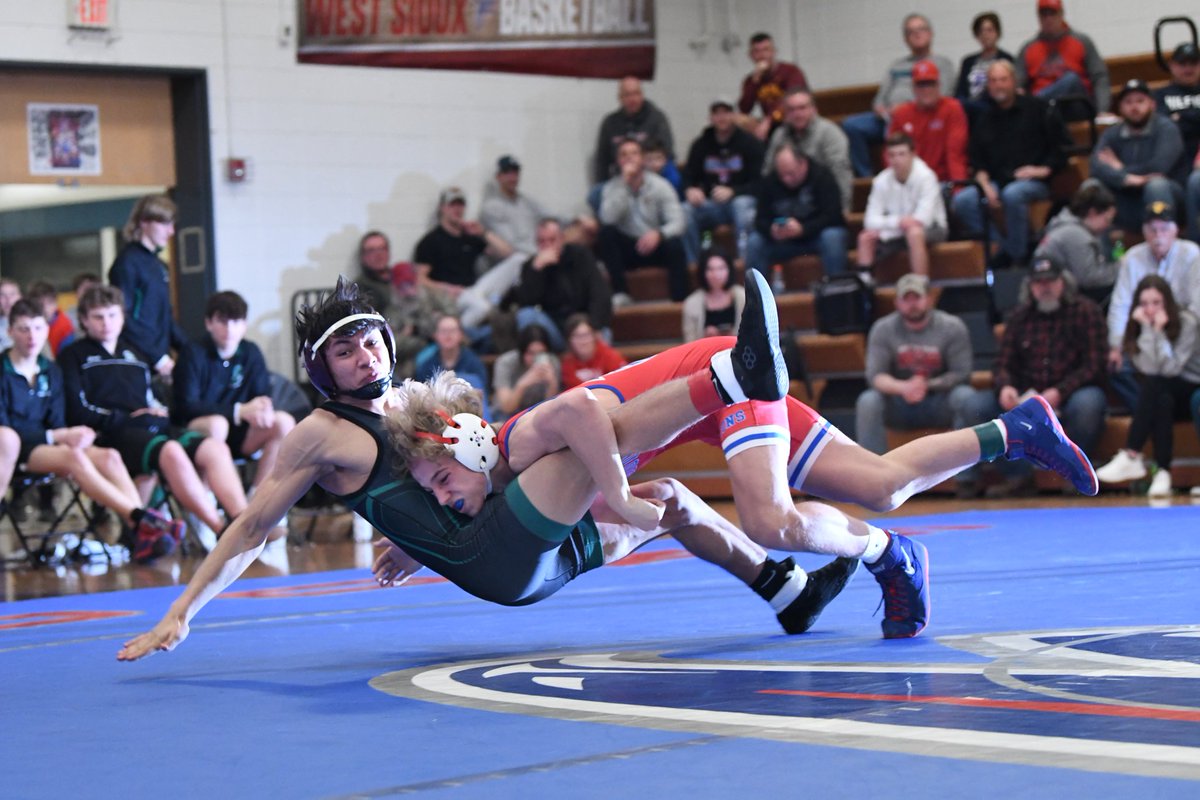 JonKlemme's tweet photo. IAHSAA Wrestling - West Sioux Falcons take down West Monona Spartans 48-30 in the regional dual matchup in Hawarden. West Sioux heads to State. #iahsw #wrestling https://t.co/pIc51yvQlp