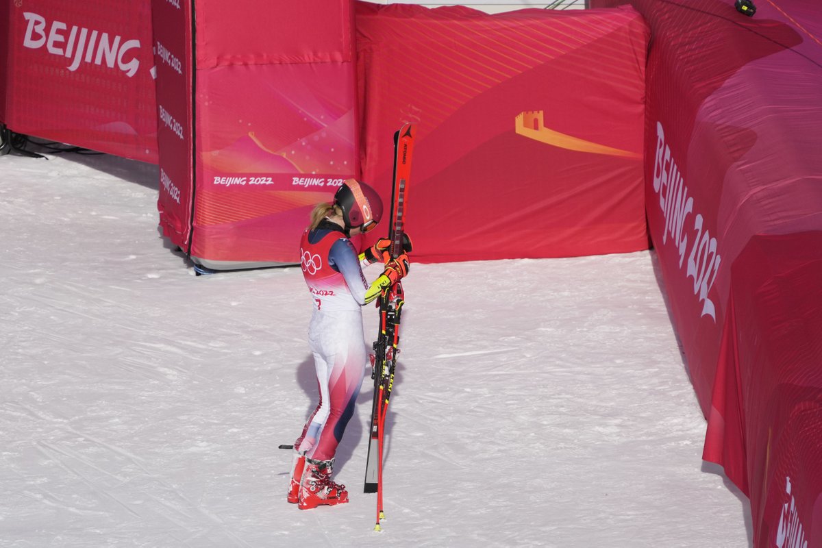American Mikaela Shiffrin did not finish the first run of the women's slalom on Wednesday, clocking her second failed finish at the Beijing Olympics after the giant slalom.
bit.ly/3rBaav7