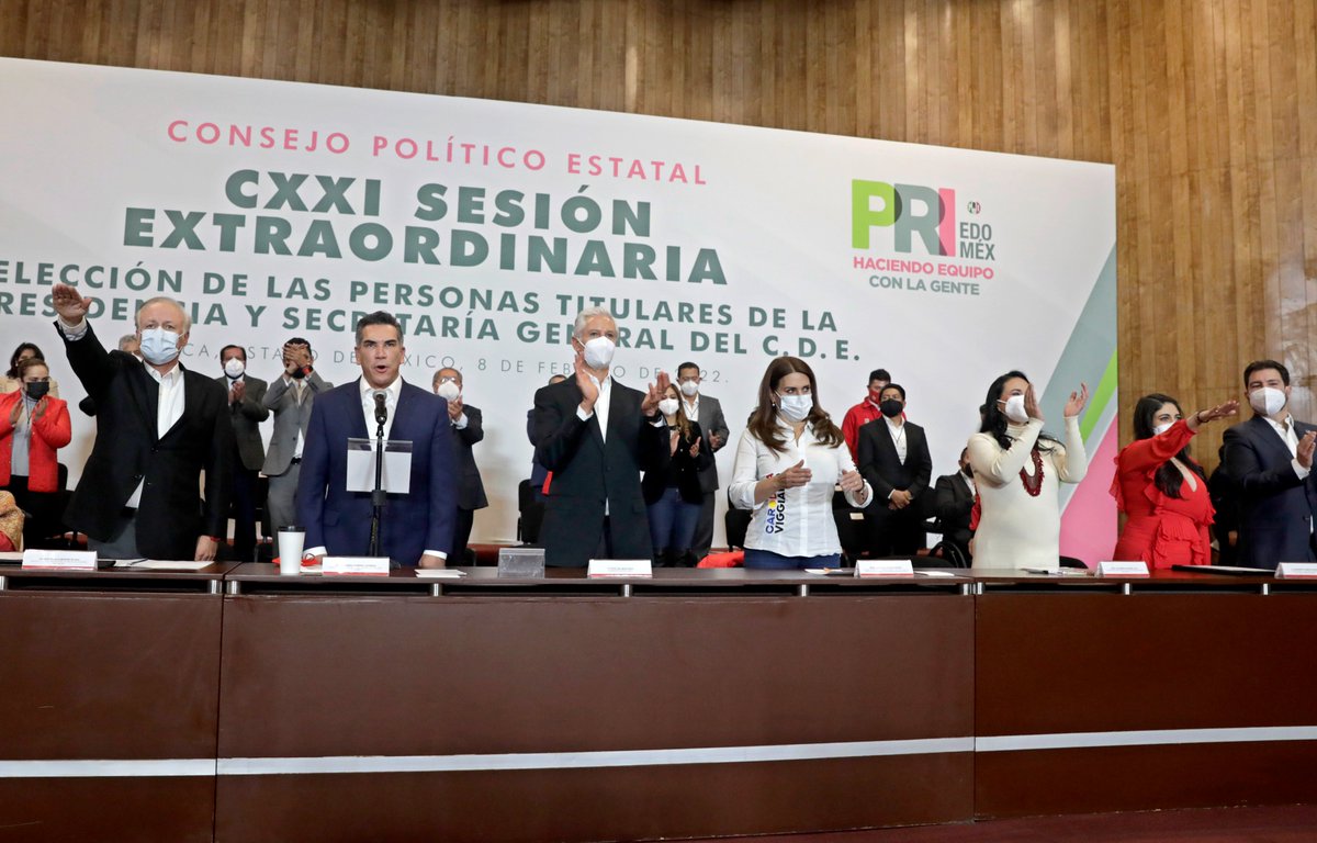 alfredodelmazo's tweet photo. El mayor de los éxitos a @EricSevillamx y a @MonseSobreyra; un hombre de experiencia y una mujer con ímpetu que sabrán dirigir los rumbos del @PRI_EDOMEX en esta etapa que hoy inicia. Felicidades. https://t.co/RfPWvdtN46