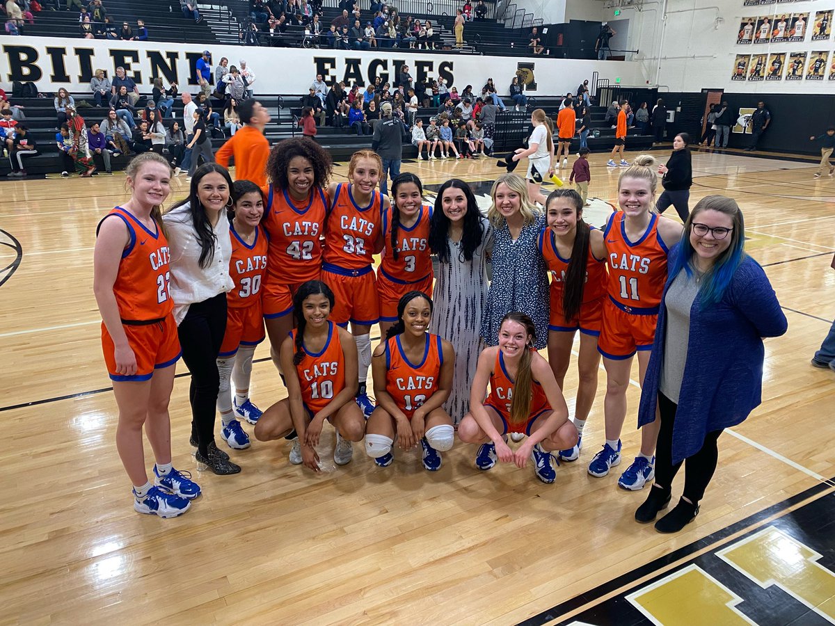 Varsity ends district play with a big win over Abilene! They finish regular season with a record of 23-12, 8-4! Next stop…PLAYOFFS BABY!!😤🧡💙 
#besttimeoftheyear #playofftime #getoutoftheboat #efm #cathoops #letsgetit