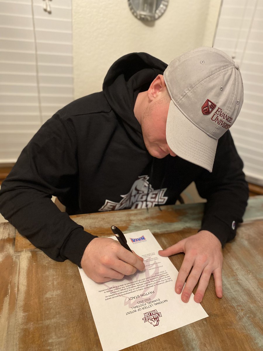 Thank you God!!🤟🏻❤️ Let’s get to work!!🐴🔥 <a href="/Evangel_FB/">Evangel Football</a> @CoachFlo_  <a href="/collinsville_fb/">Cardinal Football</a> <a href="/Coach_Shearer_/">Jarrod Shearer</a>