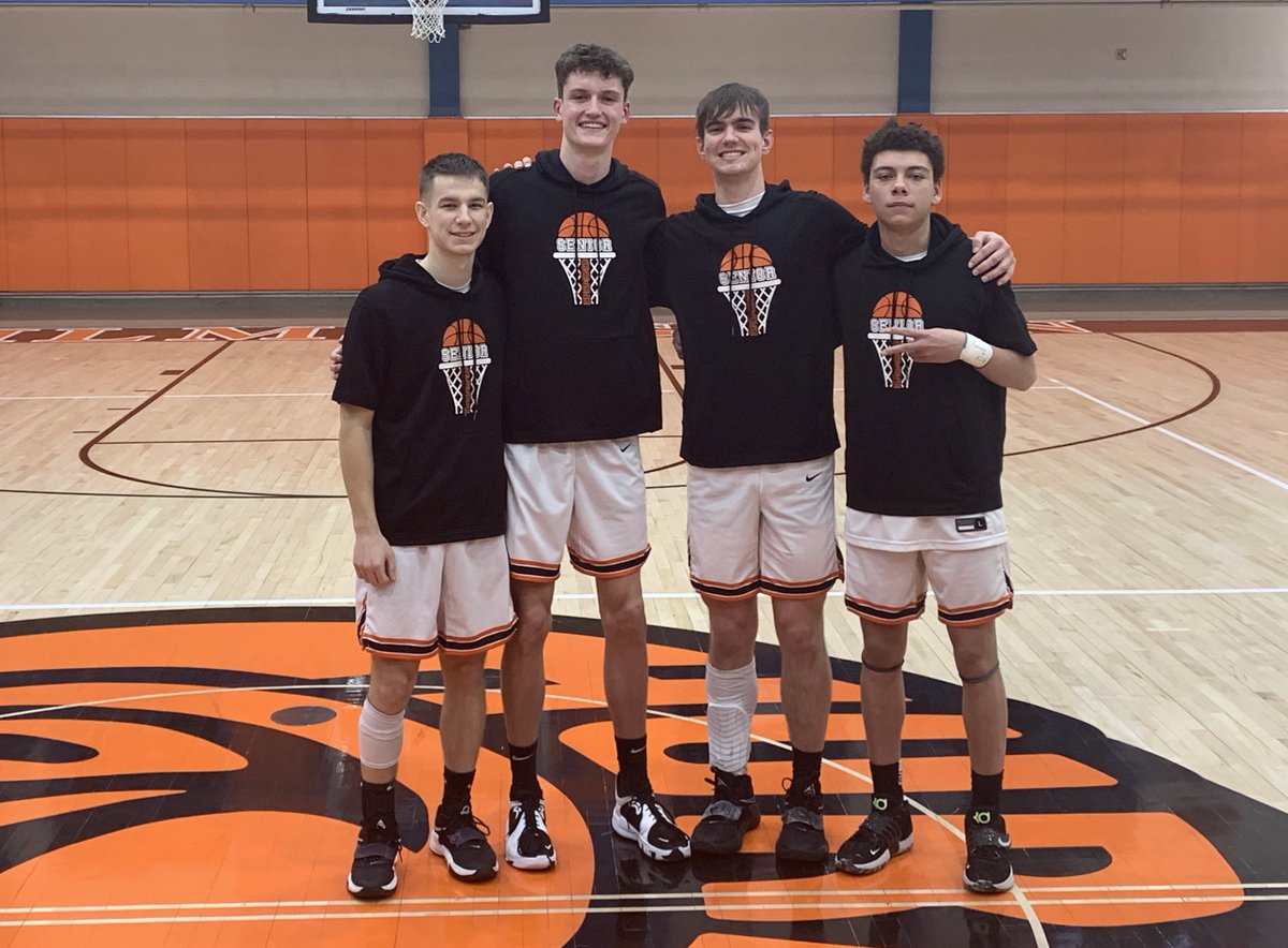 Thank you to our Senior Cheerleaders and Basketball Players. A great group of kids!