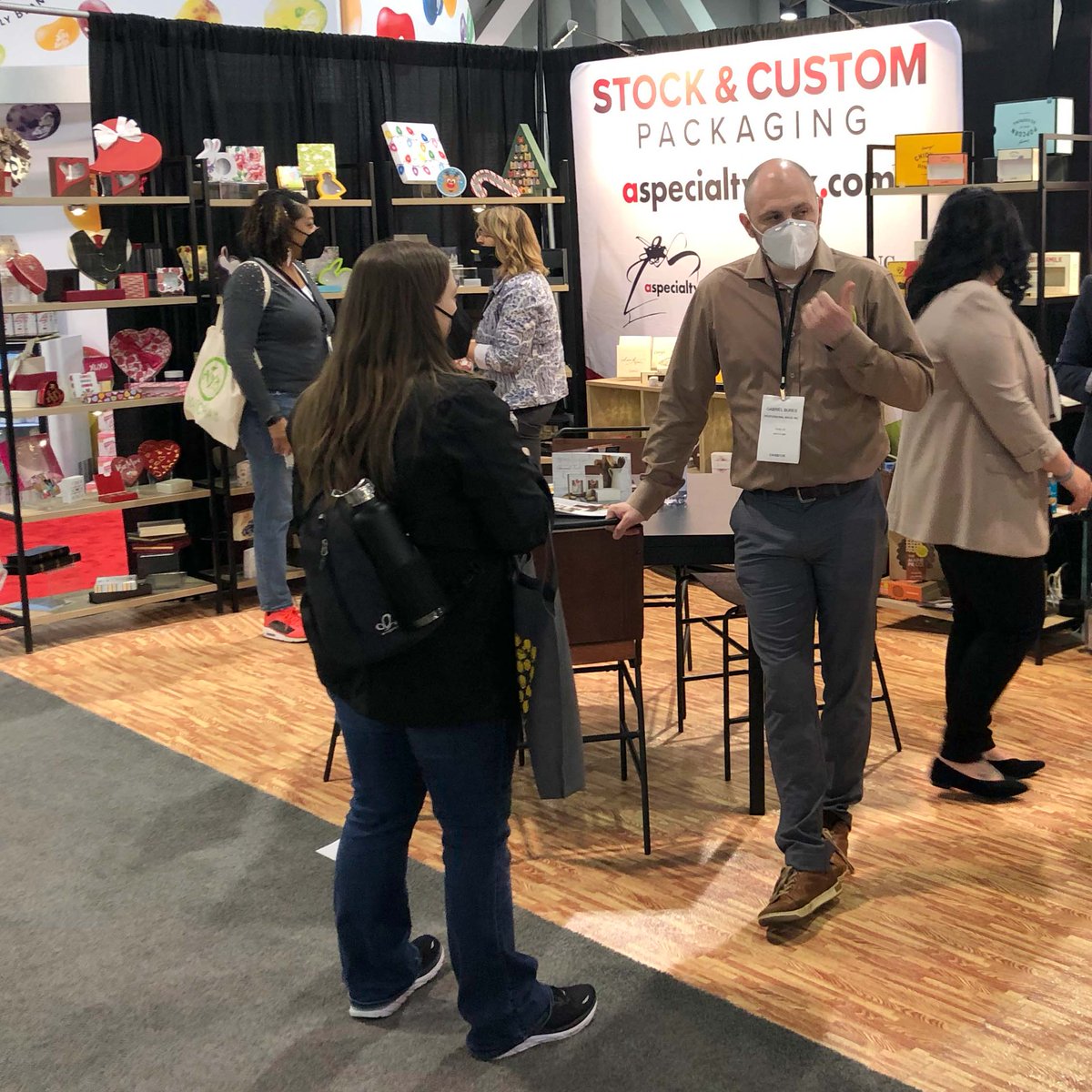 aspecialtybox's tweet image. Today was the final day of the #WinterFancyFoodShow. Thank you to all those who stopped by and to SFA for putting on such a great event.
 
Weren’t able to come this year? No worries! Make sure to follow us for new product offerings.

#candyboxes #bakeryboxes #chocolateboxes
