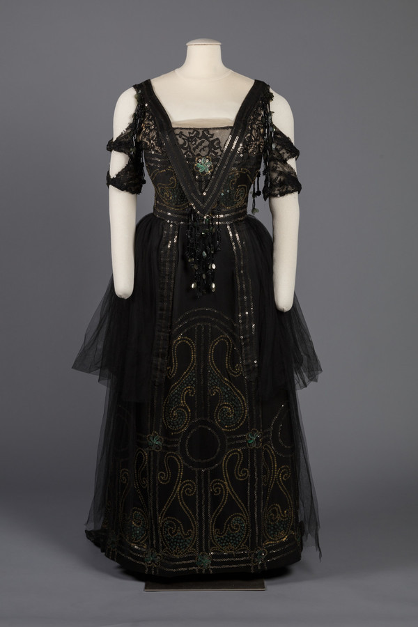 wikivictorian's tweet image. Evening dress, 1910s. Maryland Center for History and Culture