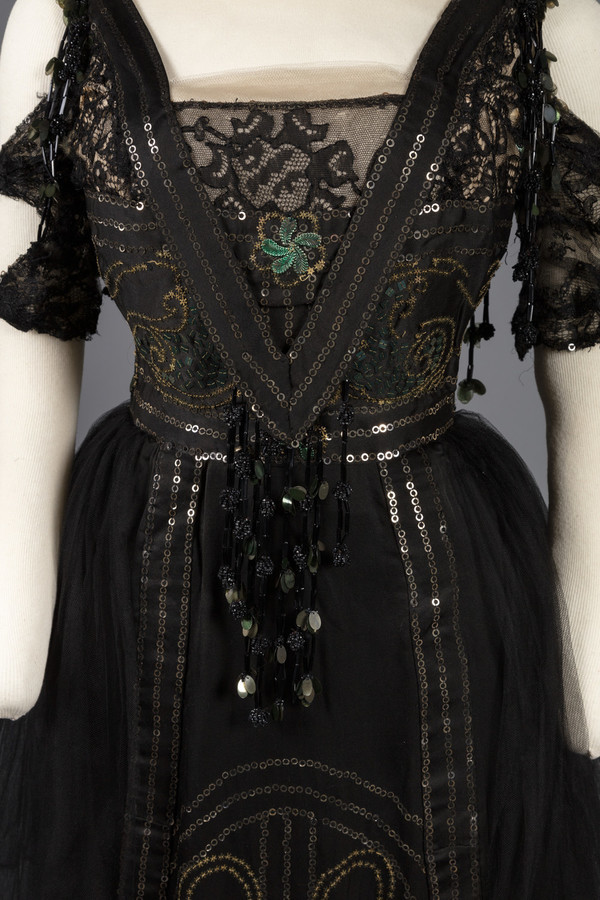 wikivictorian's tweet image. Evening dress, 1910s. Maryland Center for History and Culture