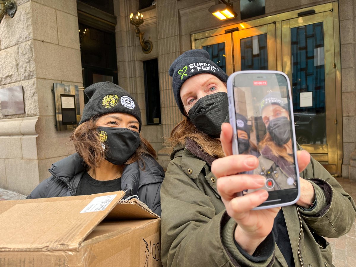 412FoodRescue's tweet photo. HUGE THANKS to @BillieEilish + her mom, Maggie Baird, founder of @SupportandFeed1 for initiating a food rescue while the 'Happier Than Ever' tour visits #Pittsburgh!

Surplus meals from Eilish’s rehearsal from @OnionMaiden were delivered to a local shelter downtown! 💚 https://t.co/tf62szIf0T