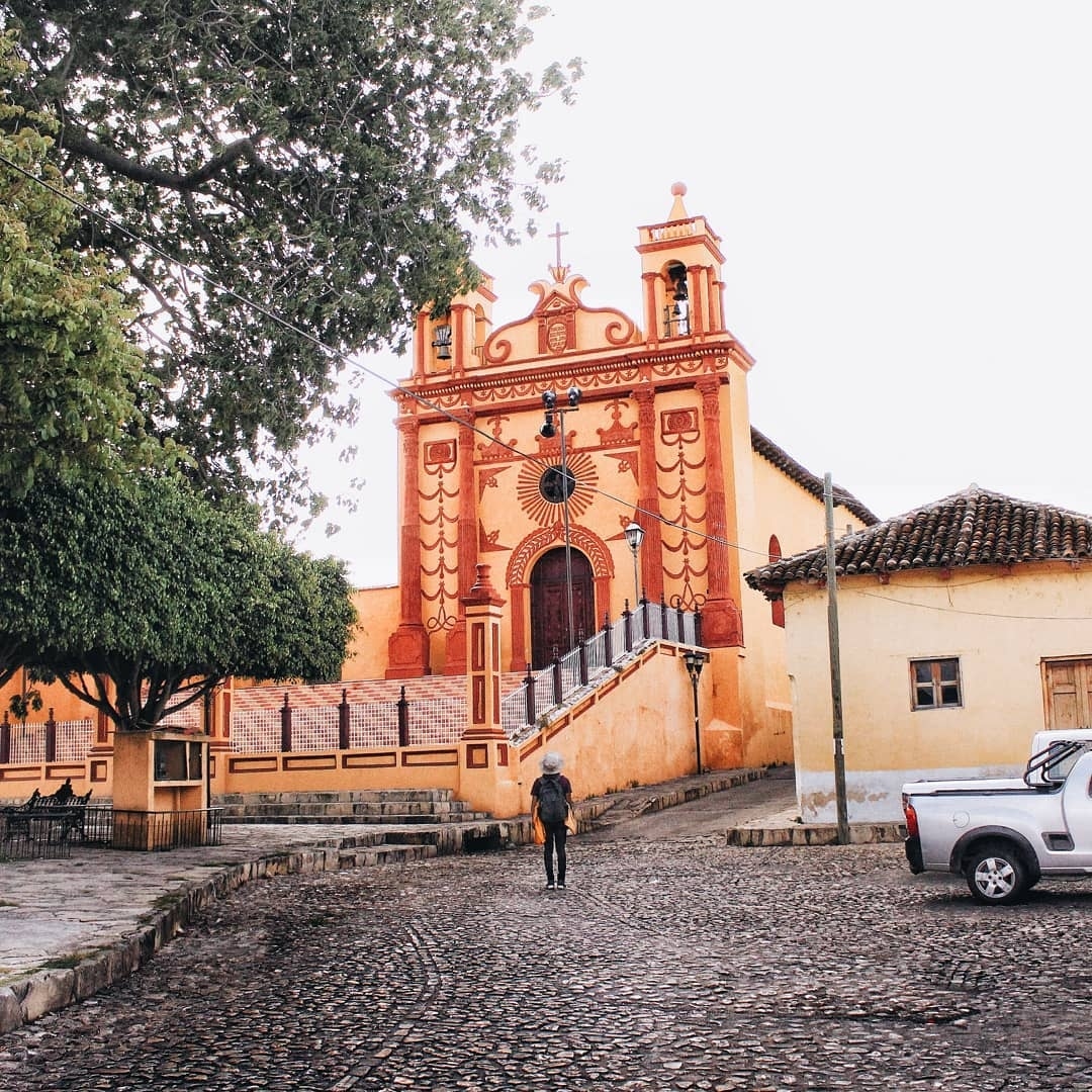 De paseo por la Templo de San Caralampio, en el #PuebloMágico de #Comitán 💛 
¿Ya la conocías? 🤗
#cooltourachiapas
📷IG: rodrigogzmn