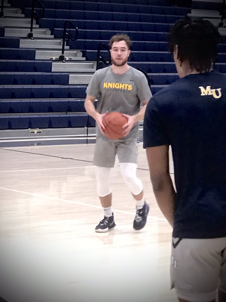 MarianMensBBall's tweet photo. Pregame ๐ธ
#BeAKnight| ใฝ๏ธโ๏ธ| #MUFamily
Letโs goooooooooooooโโโโ https://t.co/STGg2KlSNq