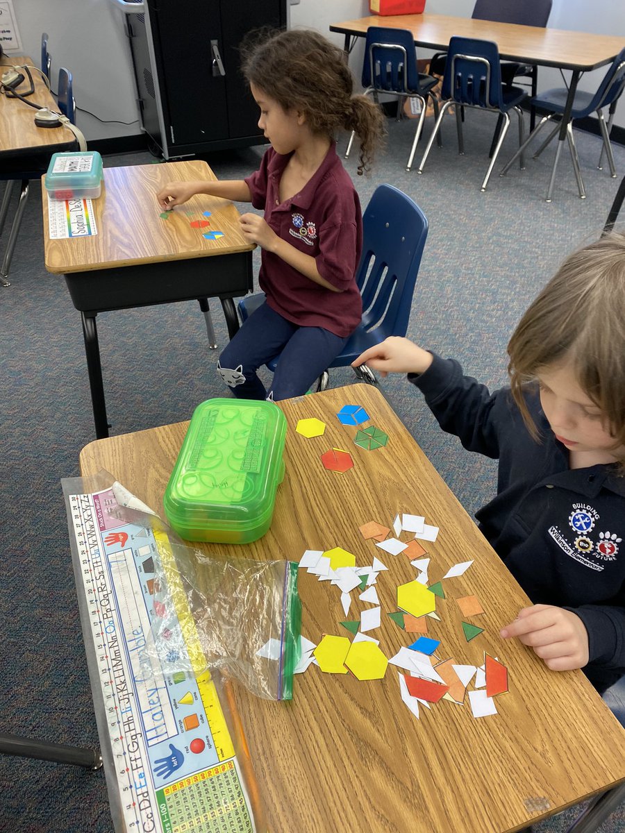 LauriCurrie's tweet photo. Working with shapes and partners! #wilkinsonrising @sarasotaschools https://t.co/4UbHZY0qxa
