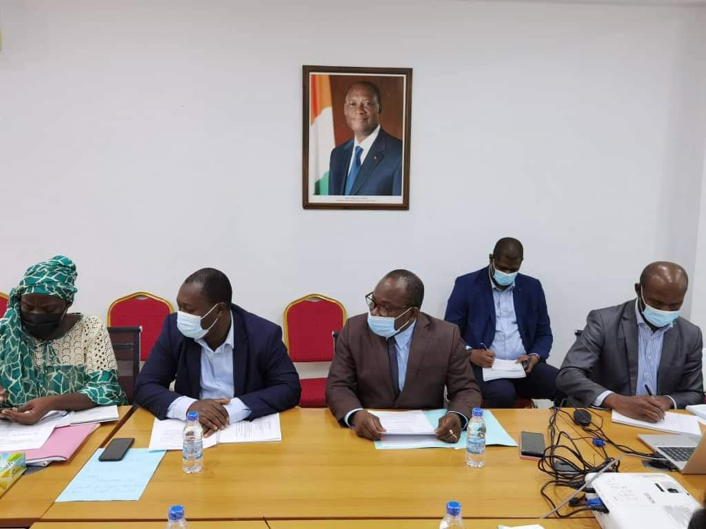 CCCCIUE's tweet photo. INITIATIVE POUR UN CACAO DURABLE EN CÔTE D’IVOIRE 

Sous la présidence du CN de la CCCCI/UE, M. BAMBA Semon, s’est tenue, ce jeudi 03 Février 2022, la première réunion du Comité de suivi des Indicateurs de l’appui budgétaire « cacao durable en Côte d’Ivoire »,... https://t.co/k6EUJbcEUn