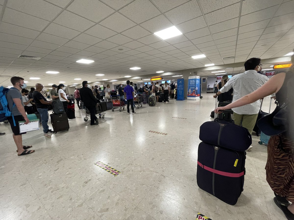 dreamline2012's tweet photo. @flysrilankan your online checkin counter at Colombo airport is closed and there are long queues in other counters. What’s the purpose of doing online checkin?? https://t.co/zurSh5pS8F