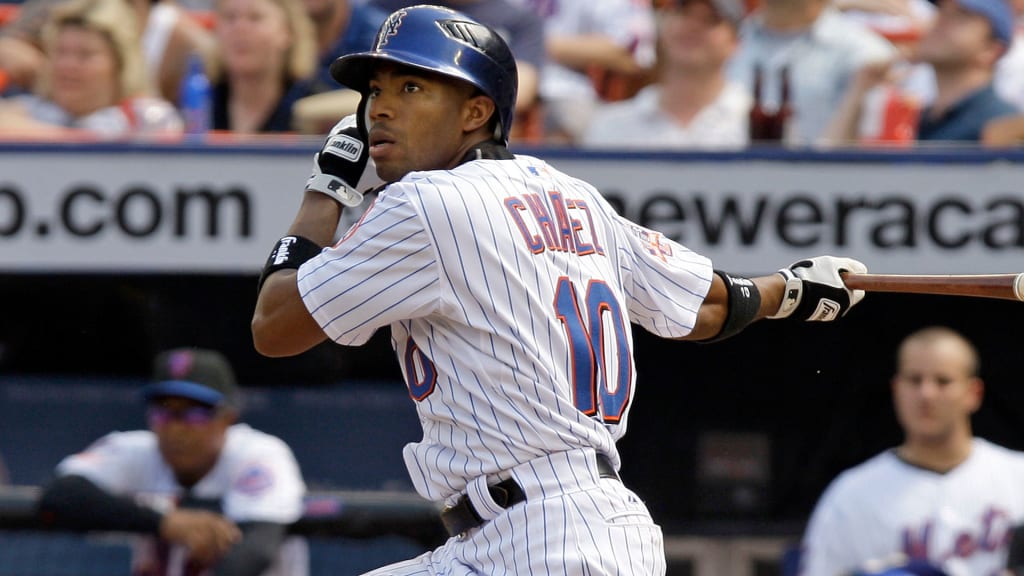 IgnacioSerrano's tweet photo. Los #Mets de Nueva York rendirán tributo a sus viejas glorias, incluyendo a Endy Chávez. A partir de este año tendrán un día para que vuelvan a jugar las antiguas estrellas del equipo. Y Endy ya está invitado. La nota: https://t.co/zlcA6emQ8o https://t.co/e4BGByQC8C