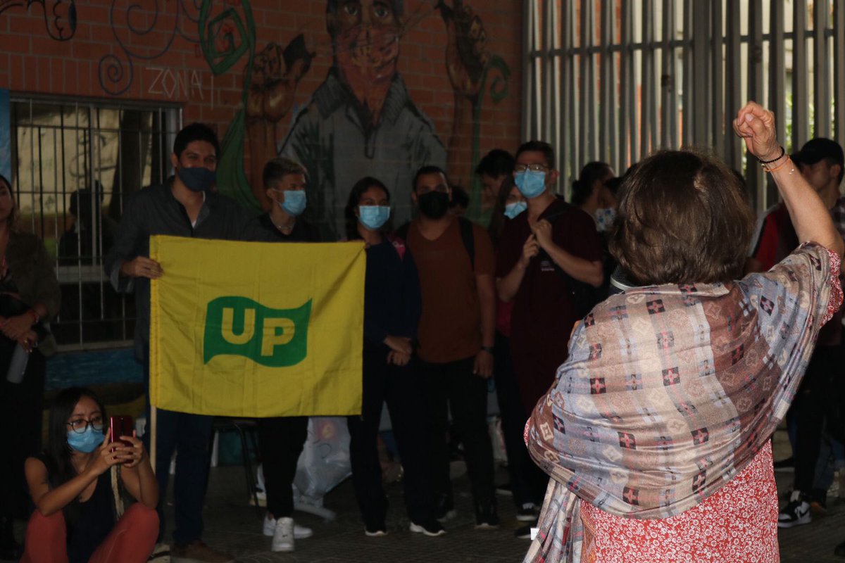 JUCO_Bmanga's tweet photo. Hoy la Senadora @AidaAvellaE se dio cita con estudiantes de la UIW, elevando las banderas por la defensa del agua, las universidades públicas y la necesidad de una apertura democrática. 

Fotografías: https://t.co/AJbg6i000R

#Bucaramanga
#pactohistoricojuvenil 
#PactoPorLaVida https://t.co/qsmpQSdUoT