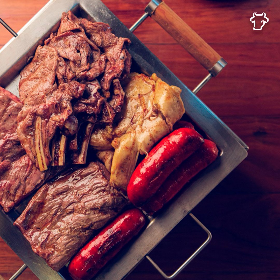 Tenemos salones exclusivos para que no pase desapercibido ese cumpleaños, ese festejo y que la reunión que tienes pensado, sea única.
#Meat #Febrero #LaMansion #Foodporn #Foodie #Comida #ComerEsElPretexto #Disfrutar
 #Familia #Vino