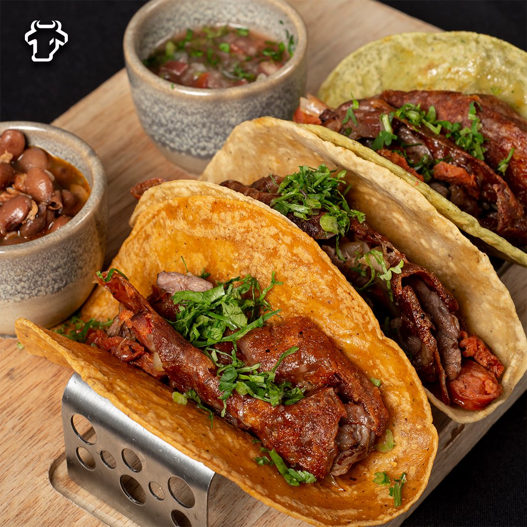 Tener un tiempo para disfrutar con la familia es algo invaluable, por ello, en La Mansión® queremos consentirlos con unos exquisitos tacos norteños.
#Meat #Febrero #LaMansion #Foodporn #Foodie #Comida #ComerEsElPretexto #Disfrutar
 #ParaLlevar