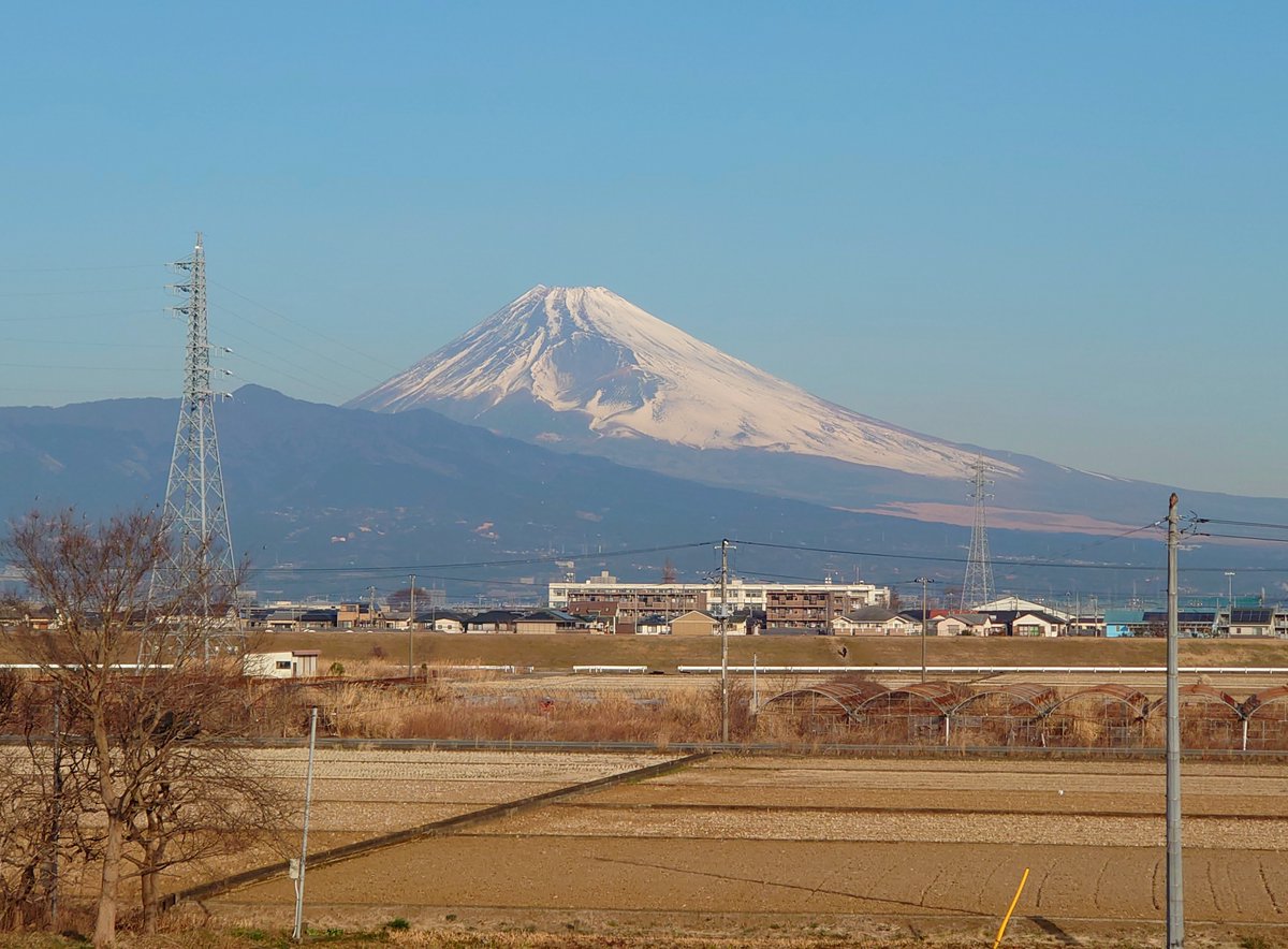 おはようございます！今朝は晴れです。２月もそろそろ半ば、まだ寒いですが１月に比べると空気の透明度は低くなってきます。今日も一日お健やかにお過ごしください。