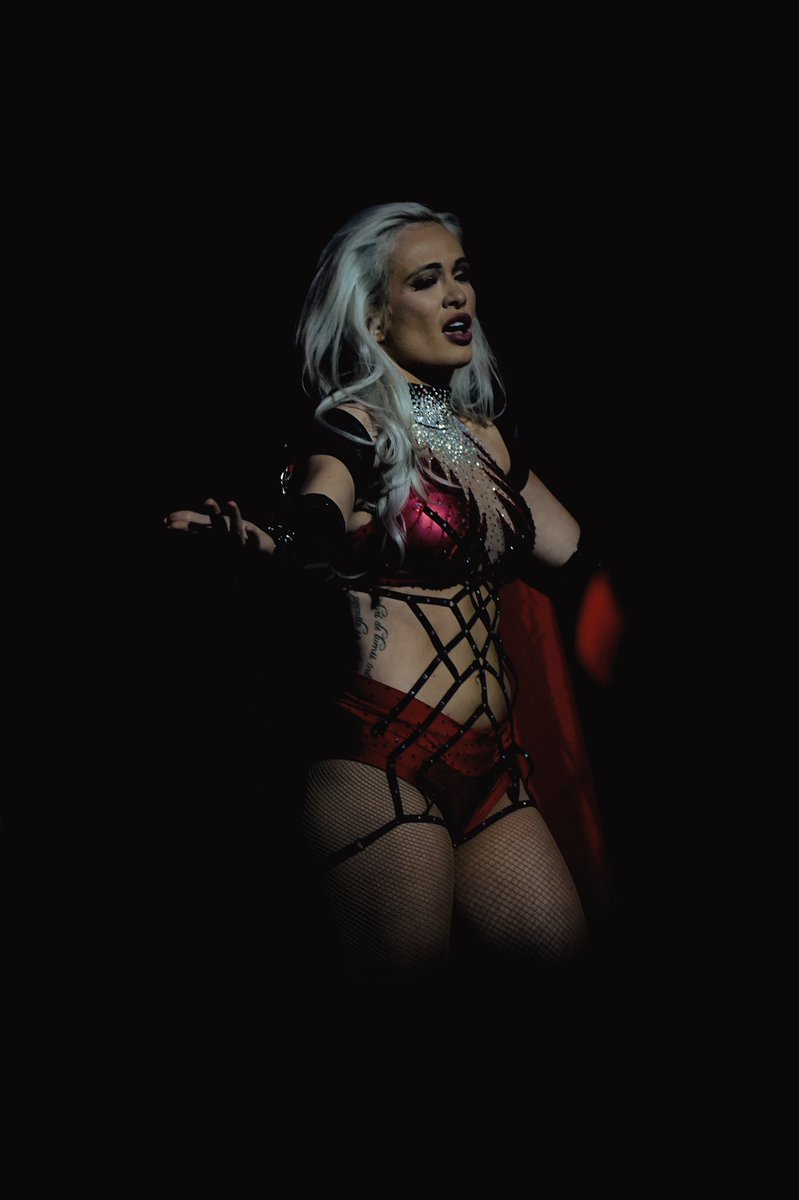 Fall_And_Pray_'s tweet photo. This Gear Was So Pretty ✨♥️✨♥️✨ @Lady_Scarlett13 #thesmokeshowisback #perfect10 #superdiva #welcomebackqueen #stunning https://t.co/se3Mqko7LW
