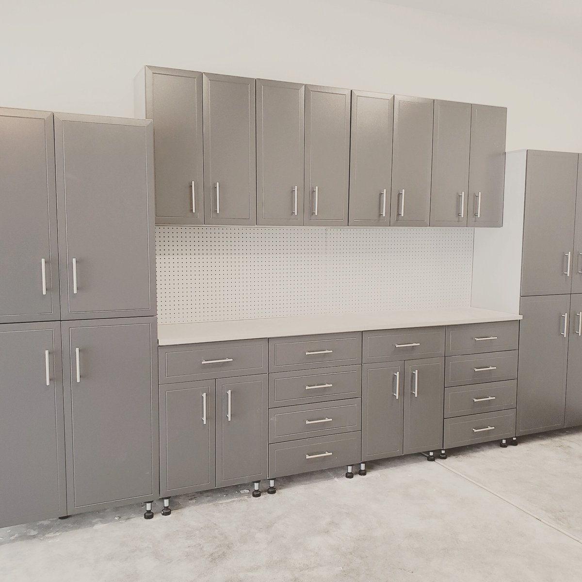 Thinking of organizing your garage? We've got you covered! #aaakartakinstalls #aaakartakinstalls #fasterandbettersince1956 #garagestorage #storagedesign #garagegoals #garageshop #designerclosets
