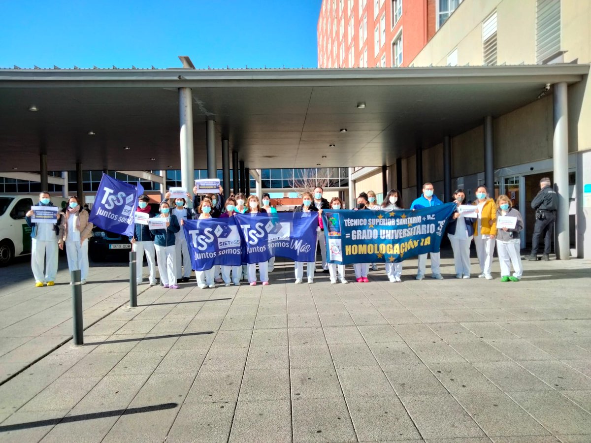 mariajmiren's tweet photo. #OrgulloTSS
Los compañeros #TécnicosSuperioresSanitarios
del Hospital de Palencia
concentrados por el #TSSGradoUniversitario
el #8febrero22
#JuntosSomosMás
#ahoraonuncaTSS https://t.co/TbXXsiLfI7