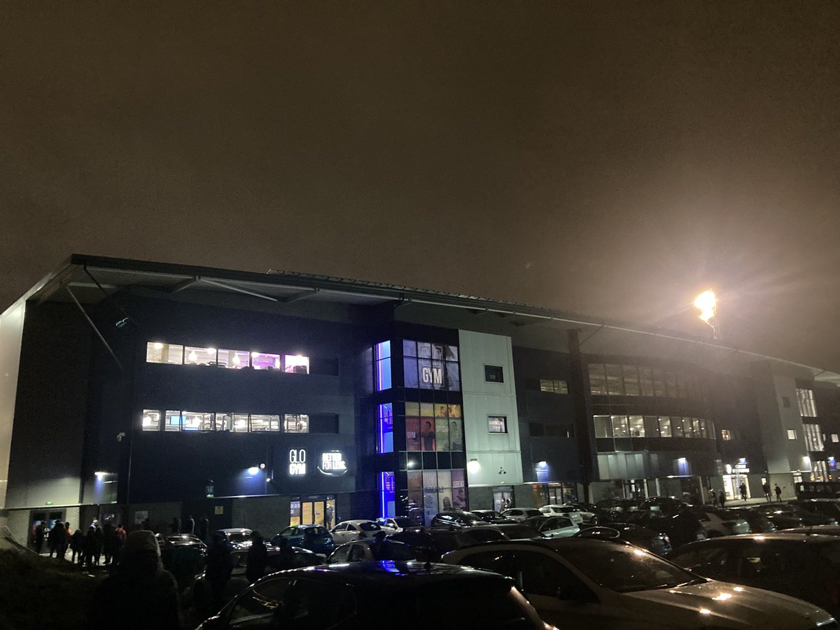 sipetch's tweet image. Why did I think Oldham away on a Tuesday night was a good idea?? 🤦🏻‍♂️😬😴