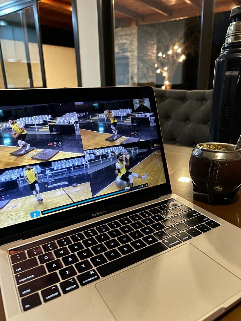 Hoy, en el curso de “Entrenamiento físico/técnico en básquetbol”, tuvimos de invitado a <a href="/profepapariello/">Tabaré Papariello</a>, PF de Peñarol de Montevideo y miembro del staff de la selección de Uruguay. Muy buena exposición, con mucho contenido específico.  Felicitaciones profe!