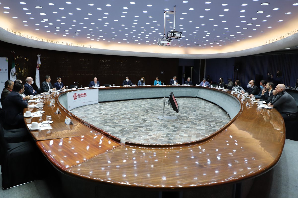 JCFloresMiramon's tweet photo. Reunión de la Comisión de Vinculación con el sector productivo, acordada en el SIMEJORA, su objetivo es impulsar estrategias para combatir la desigualdad y lograr mejores resultados en el ámbito educativo con el apoyo de los sectores académico, empresarial, social y gubernamental https://t.co/BfndJMABQ8