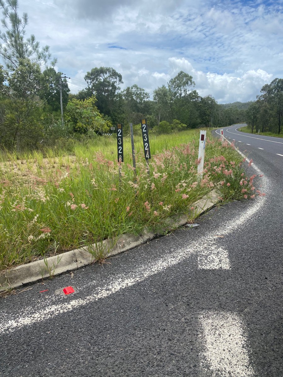 #Esplanade Herbicide labelled for use in non-crop areas, including around #sign posts.  Download label, SDS and Technical Brochure here bit.ly/3DbFFz0  
#ivm #vegetationmanagement #council #herbicide #weeds #rail